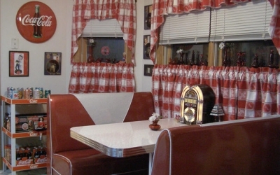 Gee’s Diner Booth